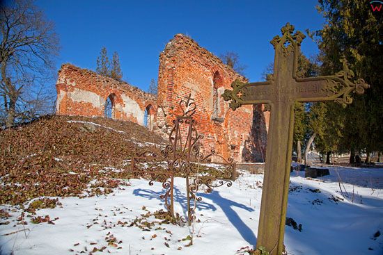 Osetnik - ruiny kosciola Jakuba Starszego. EU, Pl, warm-maz.